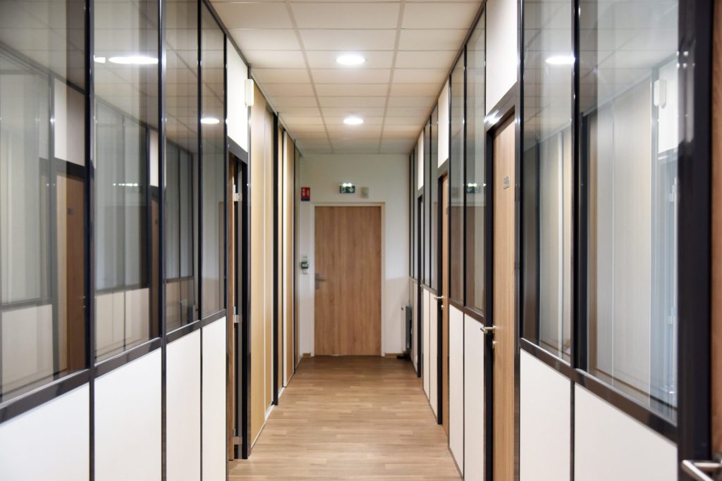 Couloir -Aménagement de bureaux Procoves - Groupe Guiton