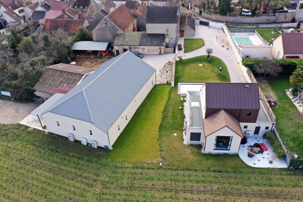 Cuverie vue drone Domaine Robert - Groupe Guiton